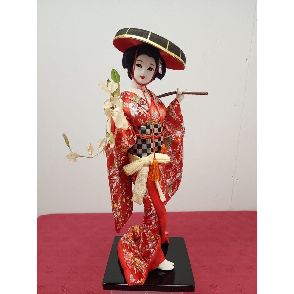 Vintage 1950s Nishi&Co. Giesha Doll Handpainted Silk Face Red Brocade Kimono EUC